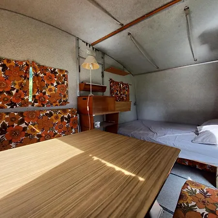 Caravane Vintage キャンプ場 *